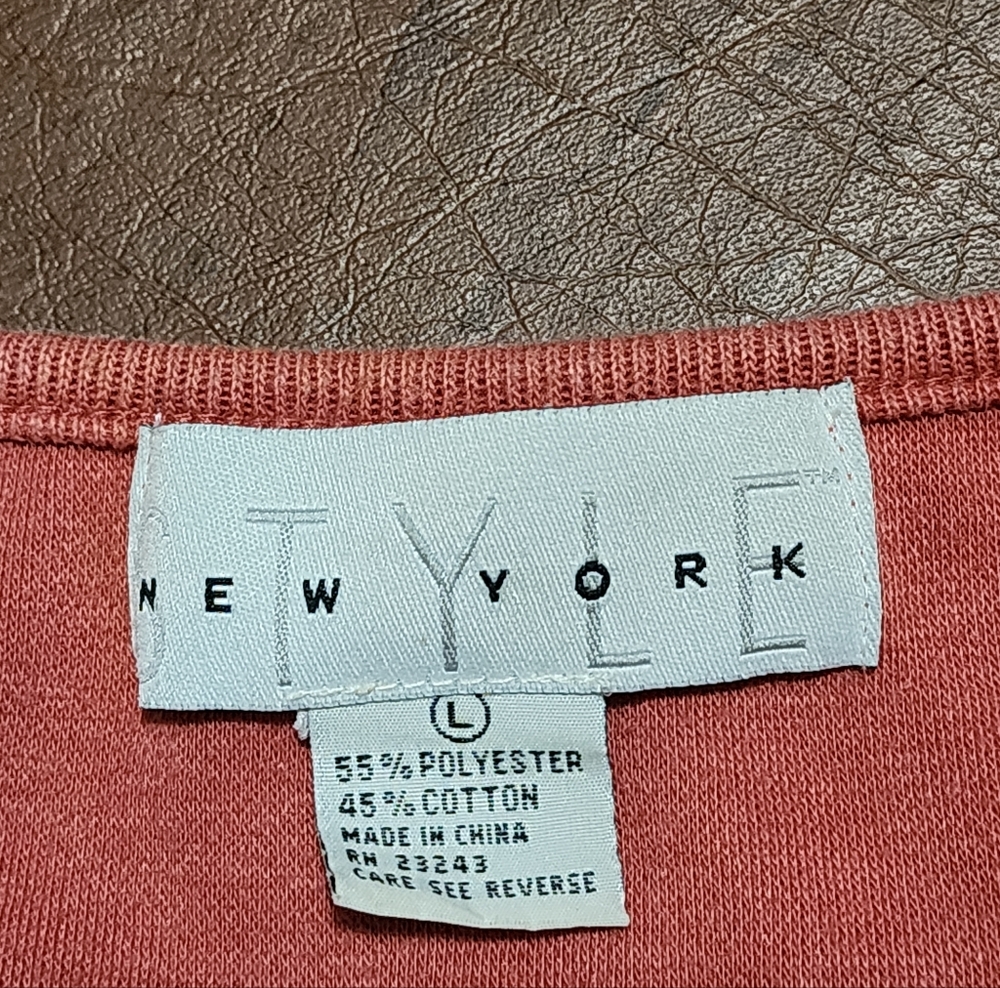 New York Style Coral V-Neck T-Shirt - Picture 5 of 6